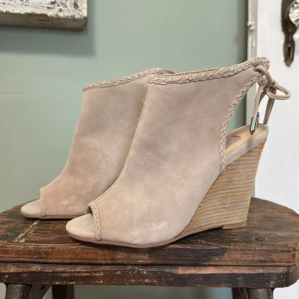 Kristin Cavallari Chinese Laundry Larox Mushroom Grey Suede Leather Wedges